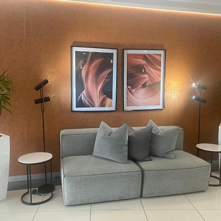 Lovely Rosebank 1-Bedroom Condo With Pool & Cinema Йоханнесбург Экстерьер фото