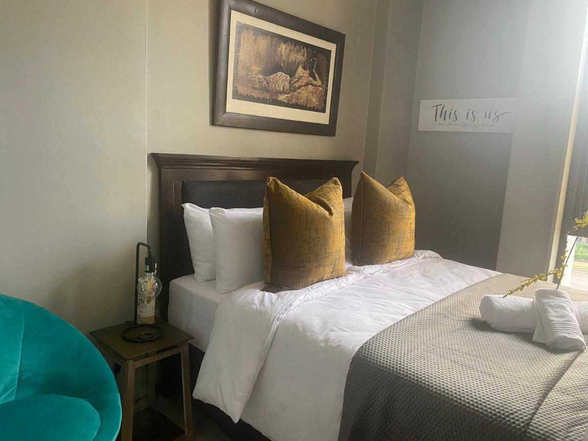 Lovely Rosebank 1-Bedroom Condo With Pool & Cinema Йоханнесбург Экстерьер фото