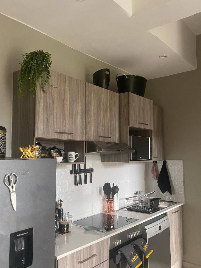 Lovely Rosebank 1-Bedroom Condo With Pool & Cinema Йоханнесбург Экстерьер фото