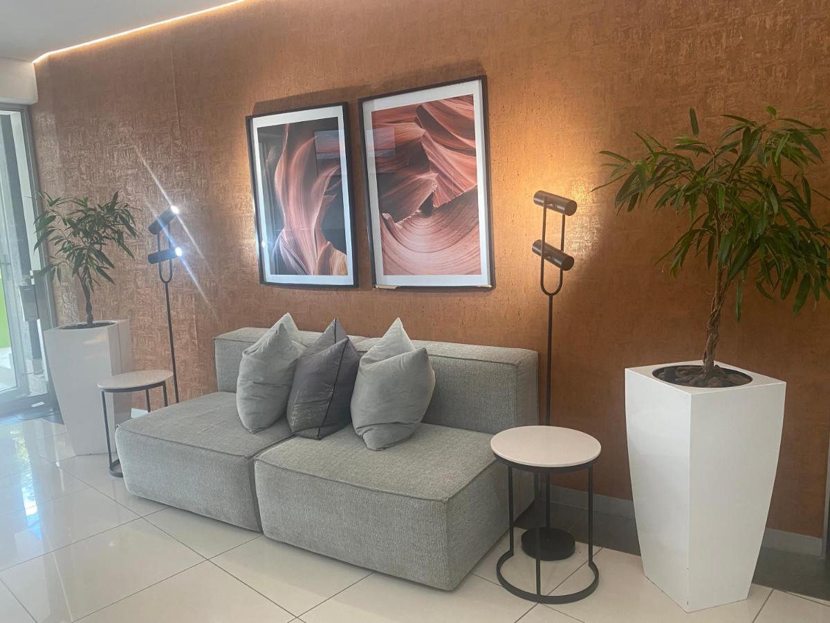 Lovely Rosebank 1-Bedroom Condo With Pool & Cinema Йоханнесбург Экстерьер фото